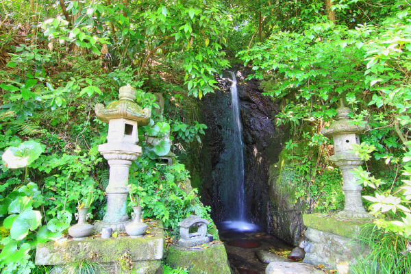 木古庭神明社の不動滝